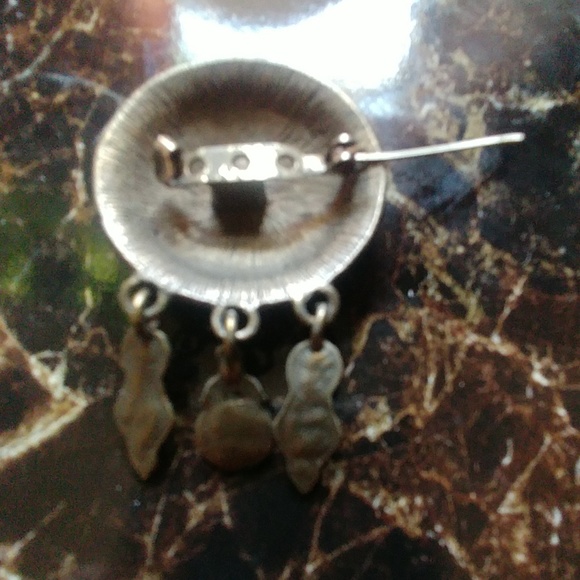 Pretty pin🌃 - Picture 3 of 4